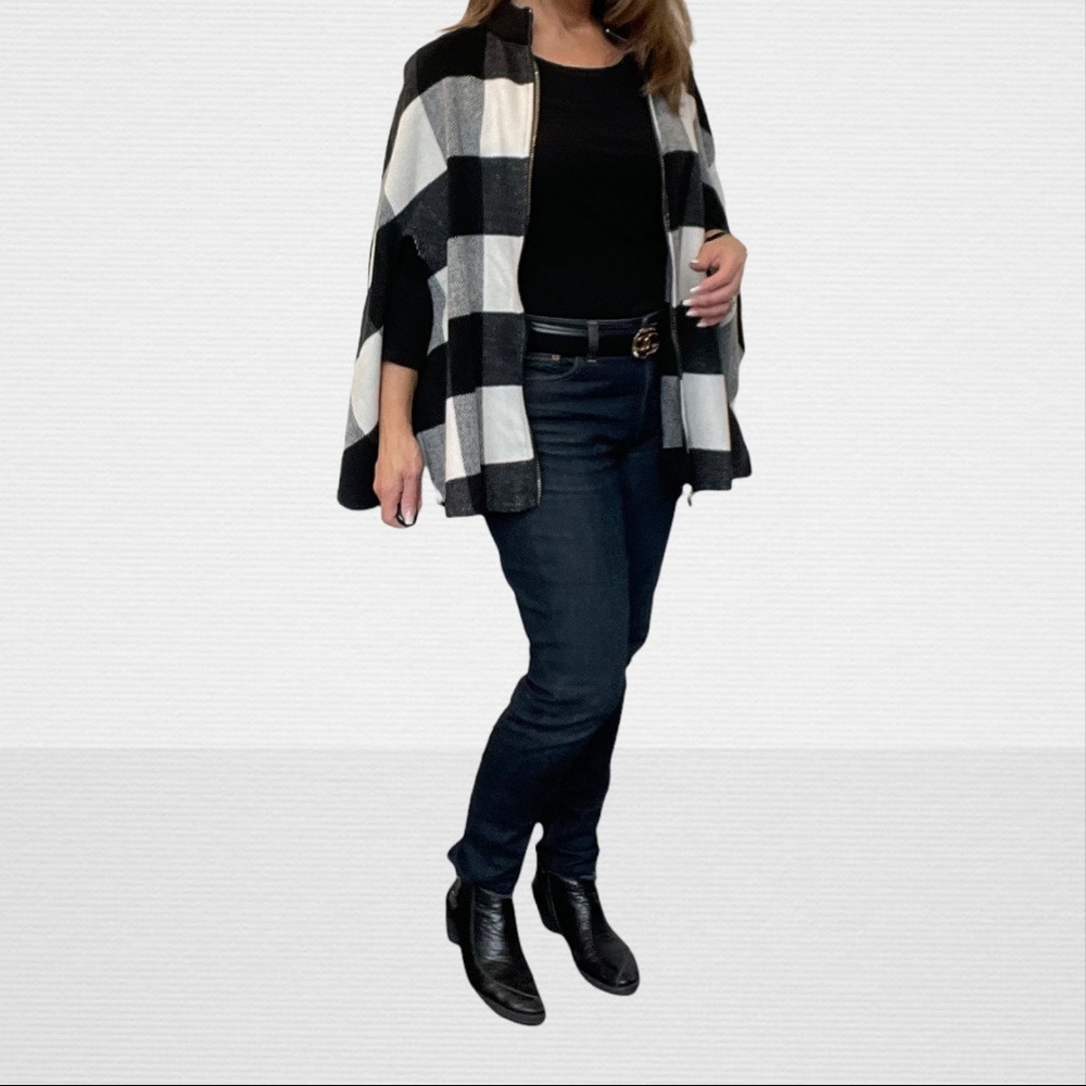 Black and white buffalo 🦬 plaid zippered cape